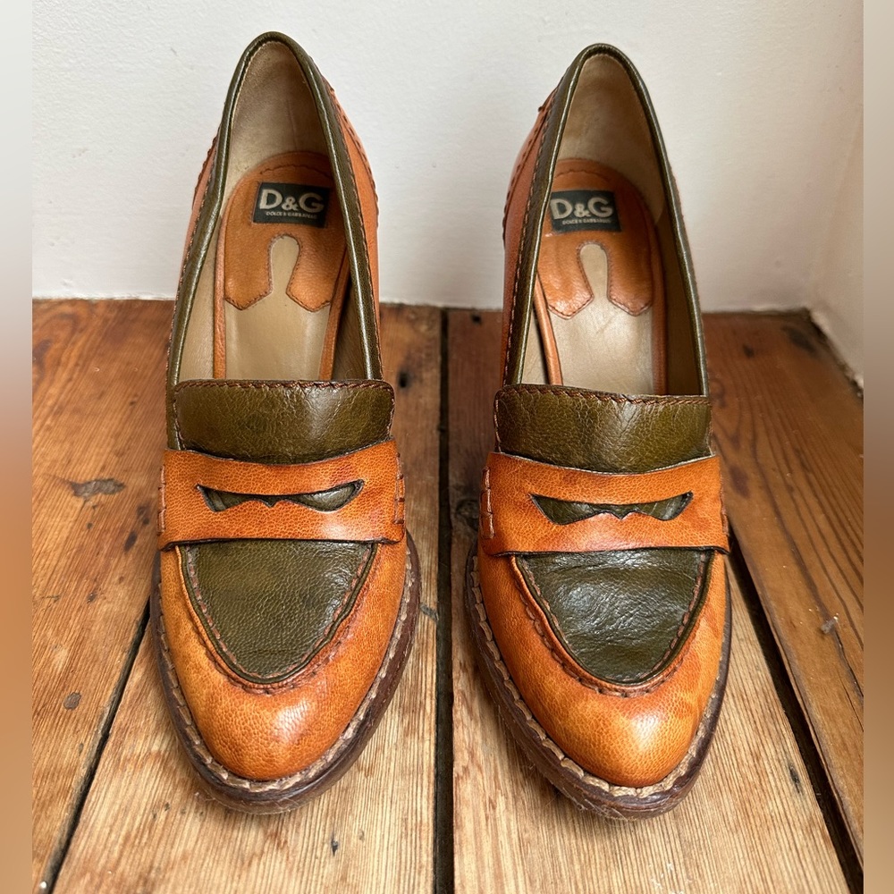 D&G Dolce & Gabbana leather loafer heels, size 37.